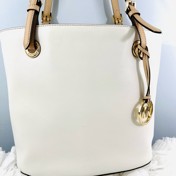 Michael Kors Jet Set Bucket Tote Bag - Picture 2 of 16